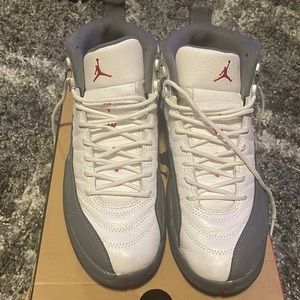 White/Gym Red-Dark Grey Retro 12s size 8 in men